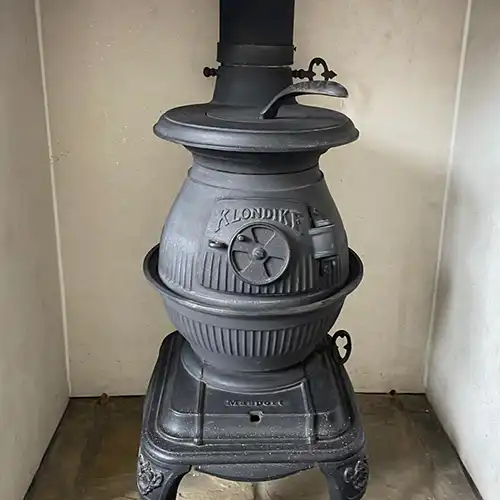 Wood burner without sweeping access